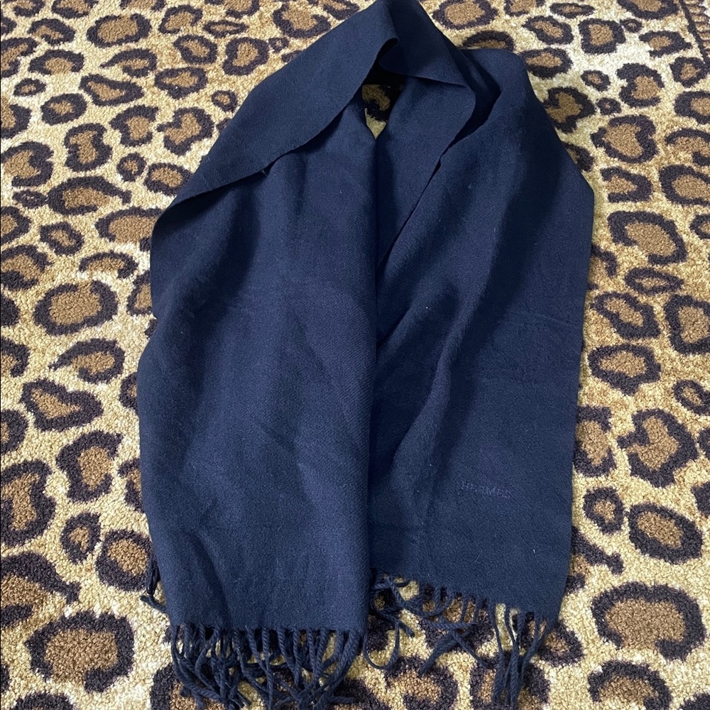🧣 Hermès Paris Wool Scarf – Classic Navy with Subtle Logo Embroidery